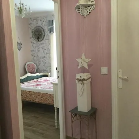 Le Pot Aux Roses