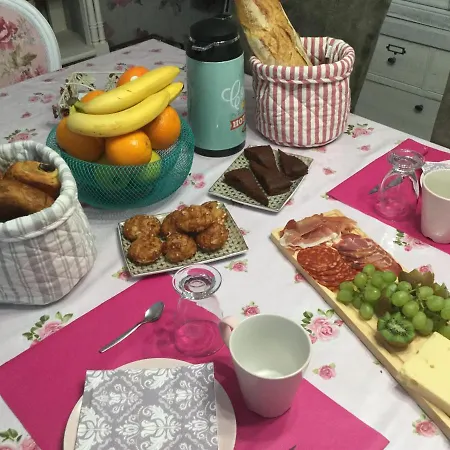 Le Pot Aux Roses *